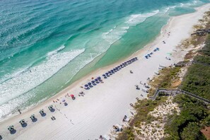 Beach nearby - New Seacrest Beach Community! 3 BR, steps to pool, bikes and pool (Panama City)