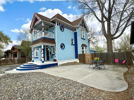 Exterior. Wonderful 2-bedroom house in Denver perfect for your getaway