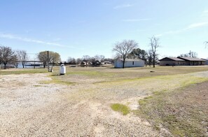 Property grounds - RV SPACE FOR RENT (Alba)