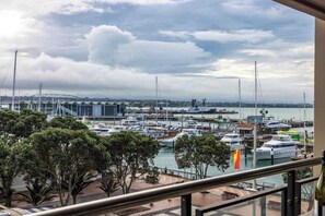 Marina - Auckland CBD Viaduct Apartment - Location & Views! (Auckland CBD)