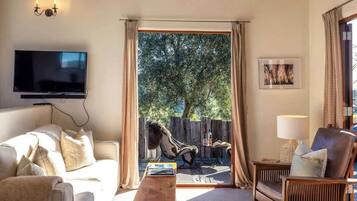 TV, fireplace, offices