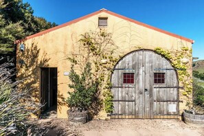 Exterior - The Vineyard Cottage at Cypress Ridge Estate (Waiheke Island)