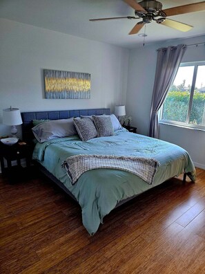 4 bedrooms, desk, iron/ironing board, free WiFi - Sioux-per Tipsy – Fenced yard Pool Home (Cape Coral)