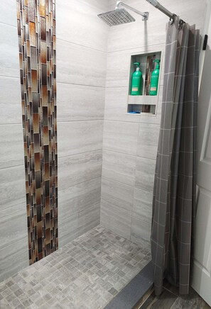 Shower, hair dryer, towels - Sioux-per Tipsy – Fenced yard Pool Home (Cape Coral)