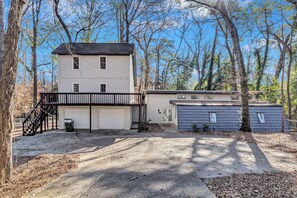 Exterior - Charming 3-bedroom bungalow in tranquil Atlanta with AC (Atlanta)