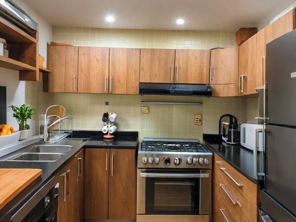 Luxury Double or Twin Room, City View | Shared kitchen - Luxury Rooms Ajman (Ajman)