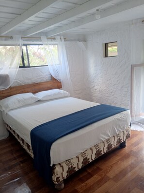 4 bedrooms, free WiFi, bed sheets