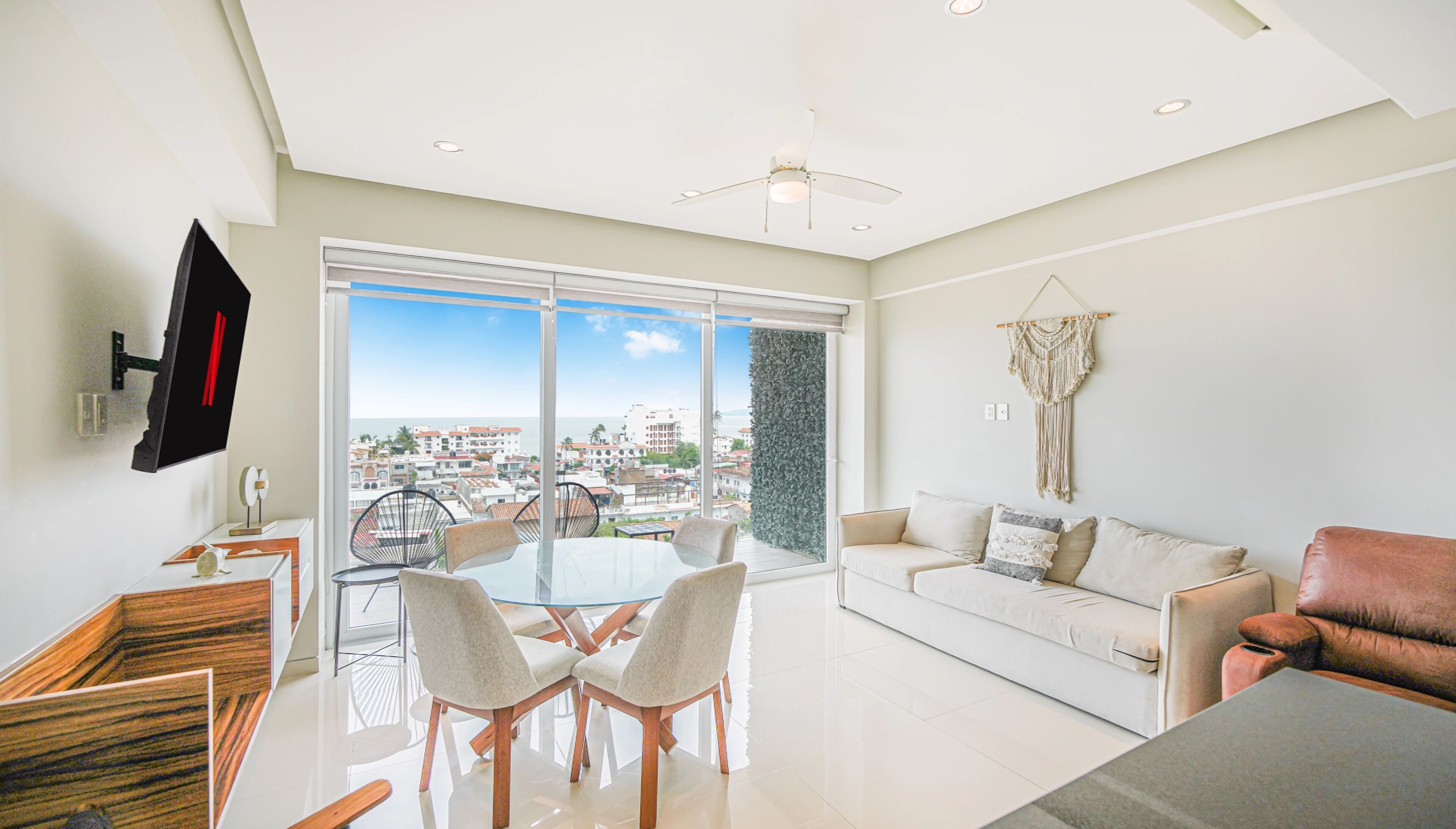 Căn hộ có tầm nhìn toàn cảnh | Khu phòng khách