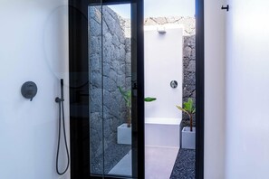 Shower, hair dryer, towels - CALENDRA 2 by Buenavilla | Brightness and Simplicity all in one villa (Playa Blanca)