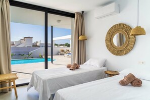 A heated pool - CALENDRA 2 by Buenavilla | Brightness and Simplicity all in one villa (Playa Blanca)