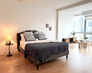 Room - Cozy 1-bedroom apartment in welcoming Los Angeles with AC and gym (Los Angeles)