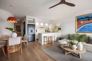 Dining - St Tropez 3: Noosa Riviera Waterfront Retreat (Noosa)