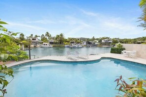Pool - St Tropez 3: Noosa Riviera Waterfront Retreat (Noosa)