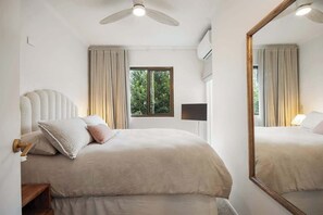 Iron/ironing board, WiFi, bed sheets - St Tropez 3: Noosa Riviera Waterfront Retreat (Noosa)
