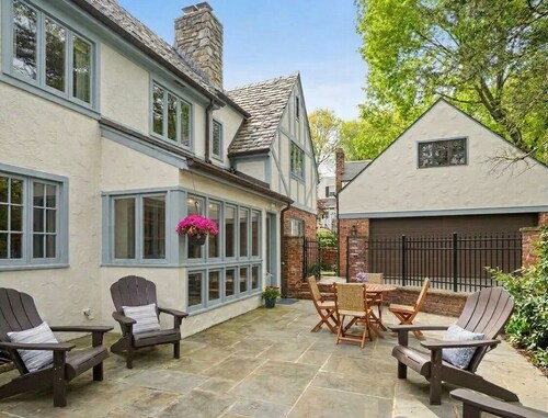 Spacious 4-bedroom house in beautiful Montclair close to World Cup stadium