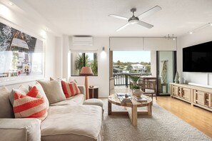 TV - St Tropez 4: Waterfront Mediterranean Muse with Pool (Noosa)