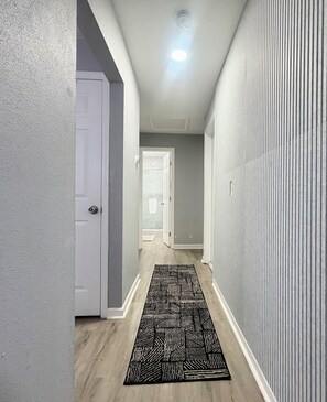 Interior - Move-In Ready 3BR Near MacDill AFB. All Utilities Included + Fast WiFi (Tampa)