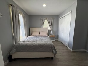 WiFi, bed sheets - Move-In Ready 3BR Near MacDill AFB. All Utilities Included + Fast WiFi (Tampa)