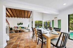 Dining - Pool * BBQ * Fire pit * Pool Table * TV room (Miami)