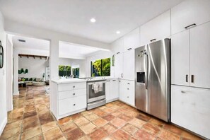 Interior - Pool * BBQ * Fire pit * Pool Table * TV room (Miami)