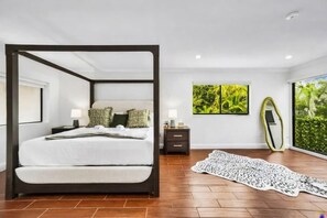 4 chambres, fer et planche à repasser, lit de bébé portatif