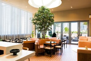 Dining - NEW Apt with PATIO in Downtown | CP Collection (Miami)