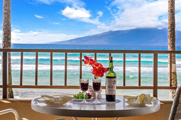 Outdoor dining - New Listing! Oceanfront 2BR Maui Escape (Honokowai)