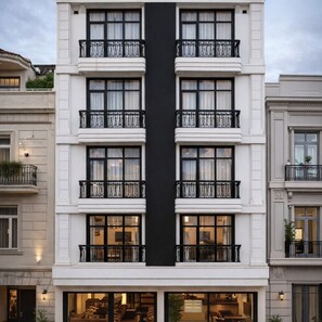 Exterior - Yen Hostel Silom (Bangkok)