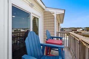 Property grounds - Beacon Waves - Beach condo w/ Pool (Kill Devil Hills)