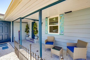 Terrace/patio -  Media room gateway, Sarasota gem home, 10min from 
Siesta Key (Sarasota)