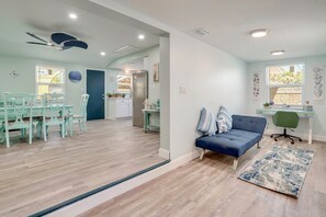 Interior -  Media room gateway, Sarasota gem home, 10min from 
Siesta Key (Sarasota)