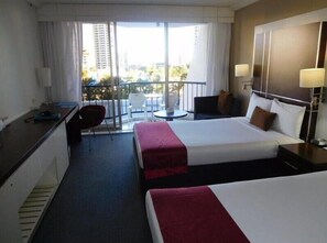 1 bedroom, desk, iron/ironing board, WiFi - Comfortable City Stay with Views (Gold Coast)