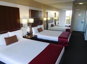 1 bedroom, desk, iron/ironing board, WiFi - Comfortable City Stay with Views (Gold Coast)