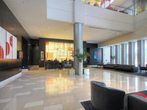 Lobby - Comfortable City Stay with Views (Gold Coast)