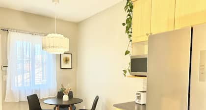 Bright and Spacious Unit in Central Vancouver Close to Downtown and YVR