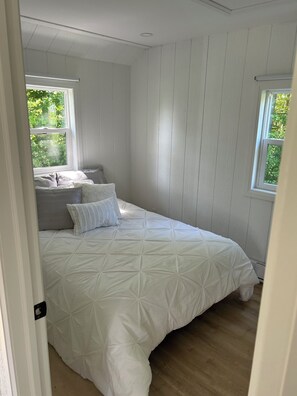 Room - Beach Life (Kawartha Lakes)