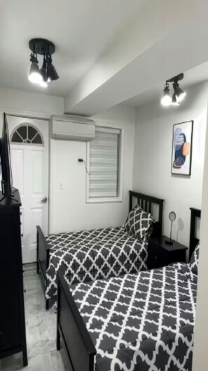 Iron/ironing board, internet, bed sheets
