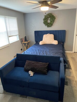 Room - Cozy 2-bedroom cottage in beautiful Bushnell with AC (Bushnell)