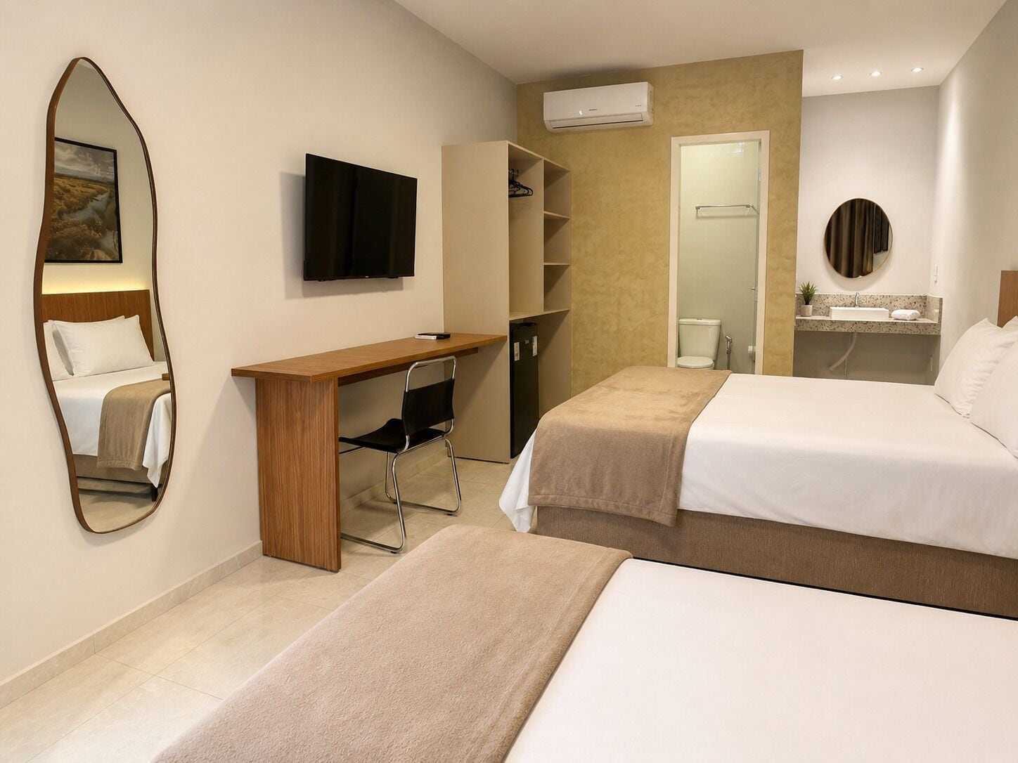 SUPERIOR FAMILY SUITE | Select Comfort 床墊、書桌、手提電腦工作空間、免費 Wi-Fi