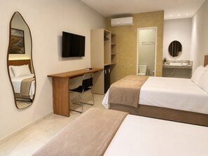 SUPERIOR FAMILY SUITE | Camas Select Comfort, escritorio y espacio para trabajar con laptop 