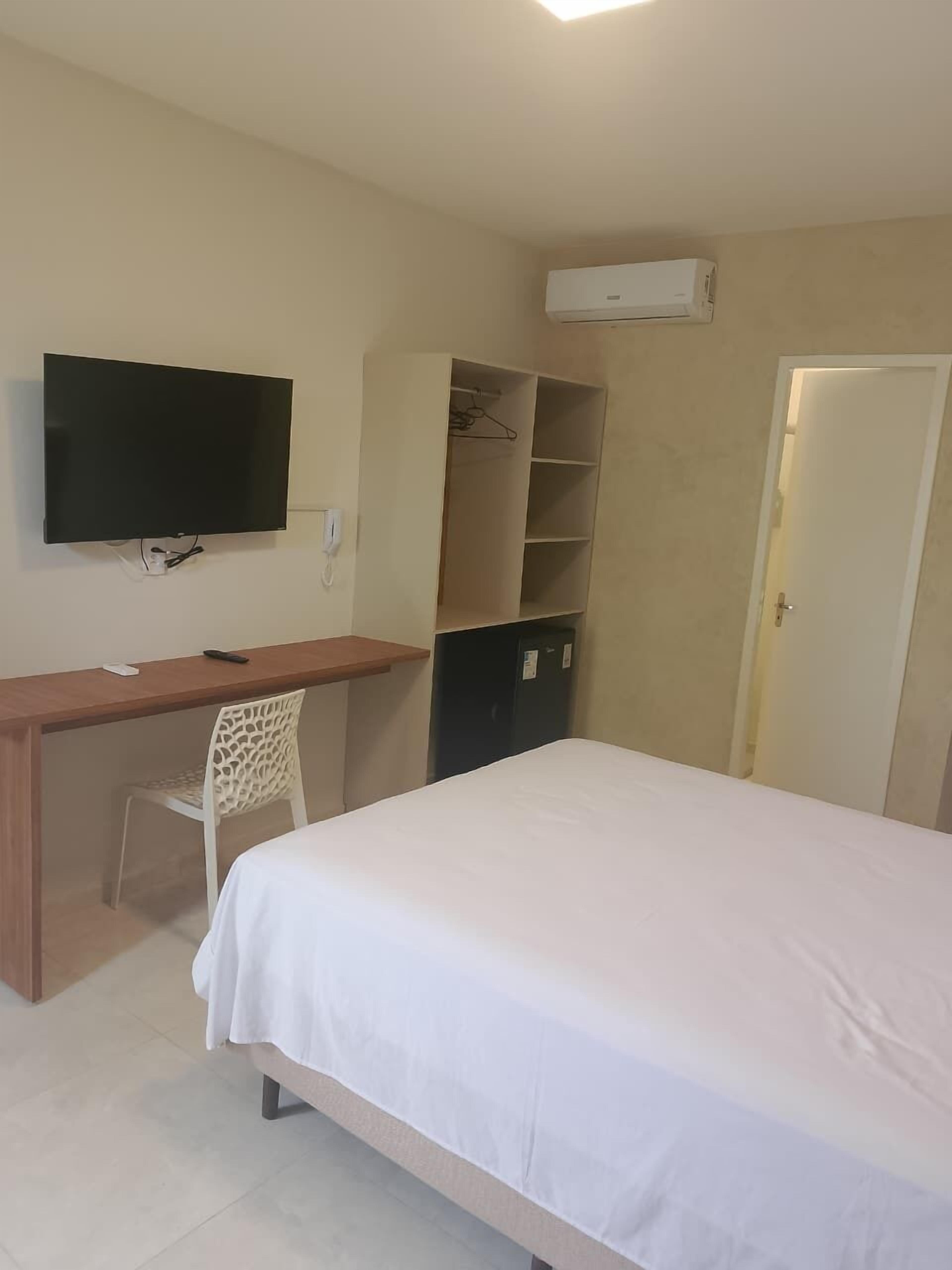 DOUBLE COMFORT SUITE | Select Comfort -patjalliset sängyt, yksilöllisesti kalustettu, työpöytä