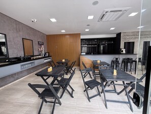 Dining - Exclusive Hotel (Campos Sales)