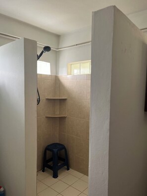 Shower, hair dryer, towels, toilet paper - Cozy beachfront suite, roomy and fully equipped for a fantastic vacation. (Hopkins)