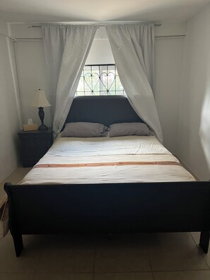 WiFi, bed sheets - Cozy beachfront suite, roomy and fully equipped for a fantastic vacation. (Hopkins)