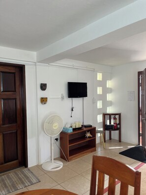 Interior - Cozy beachfront suite, roomy and fully equipped for a fantastic vacation. (Hopkins)