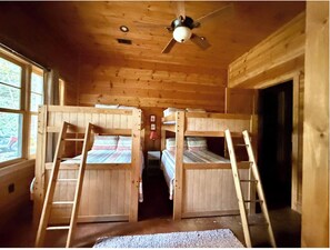 Room - Lake Rabun Mountain Retreat (Lakemont)