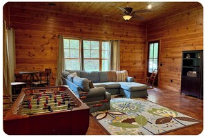 Living area - Lake Rabun Mountain Retreat (Lakemont)
