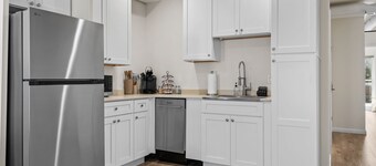 Historic Main Street St. Charles - 2BR