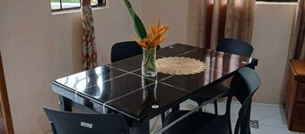 Peaceful island hideaway with modern comfort close to beaches, dining and nature