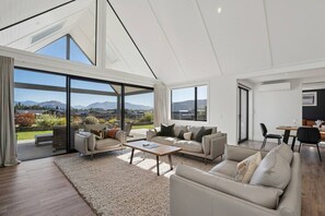 TV, fireplace - Miharo Mountain Haven | Mountain Views & Outdoor Fire (Wānaka)